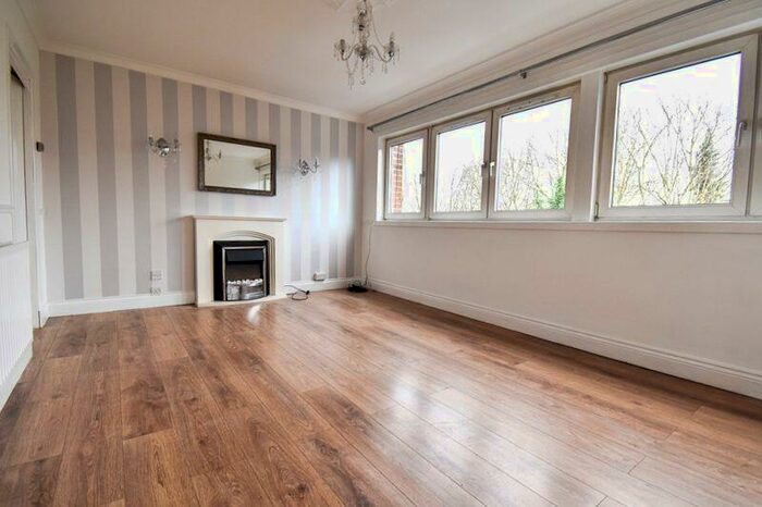 3 Bedroom Maisonette To Rent In Backbrae Street, Kilsyth, G65