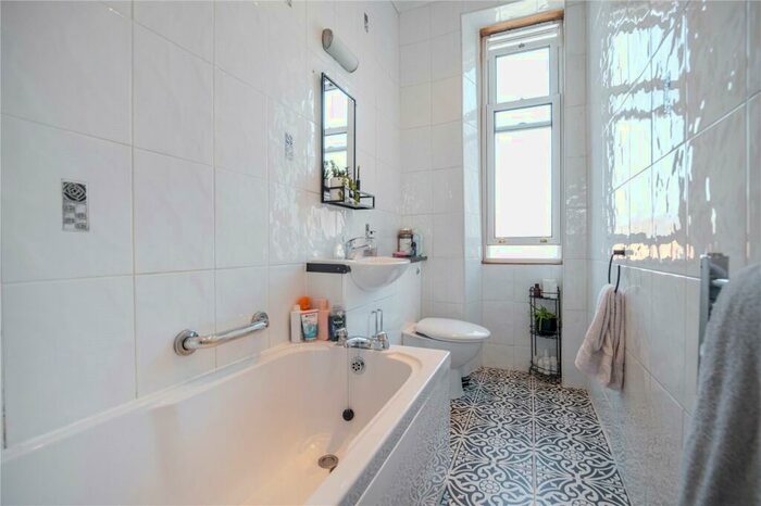 2 Bedroom Flat For Sale In Denbrae Street, Tollcross, Glasgow, G32