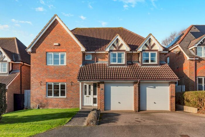 5 Bedroom Detached House For Sale In Idsworth Close, Horndean, Waterlooville, Hampshire, PO8