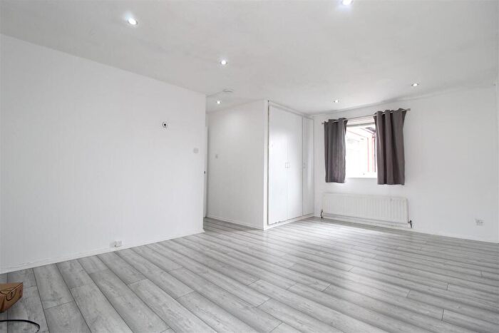2 Bedroom Apartment For Sale In Westfield Court, Westfield Road, Leeds, LS3