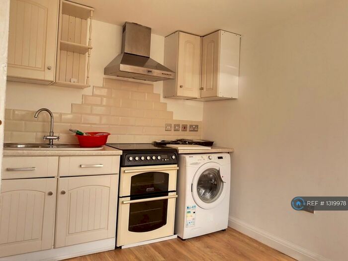 1 Bedroom Flat To Rent In Chadwell Heath, Romford, RM6