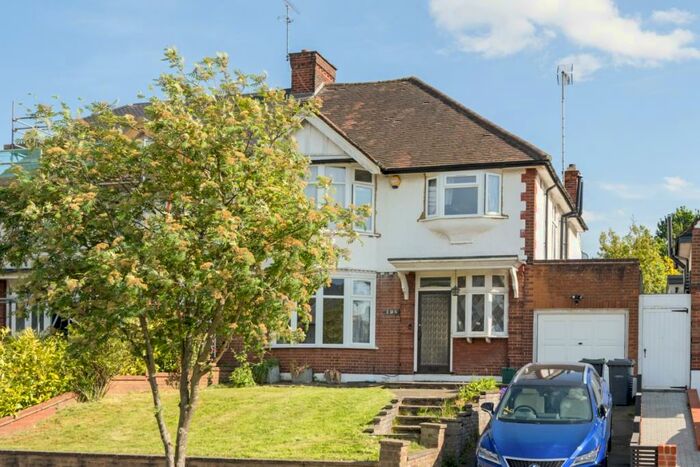 4 Bedroom Semi-Detached House To Rent In Creighton Avenue London, N2