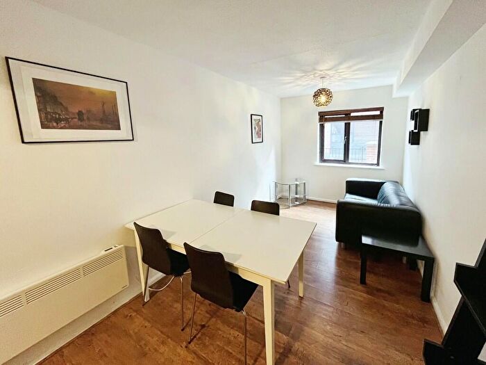 1 Bedroom Apartment To Rent In Chantrell Court, Leeds, LS2