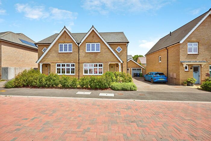 3 Bedroom Semi-Detached House For Sale In Greensand Avenue, Barrington, Cambridge, CB22
