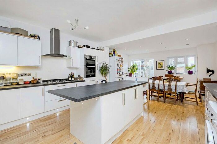 4 Bedroom Detached House To Rent In Fernthorpe Road, London, SW16