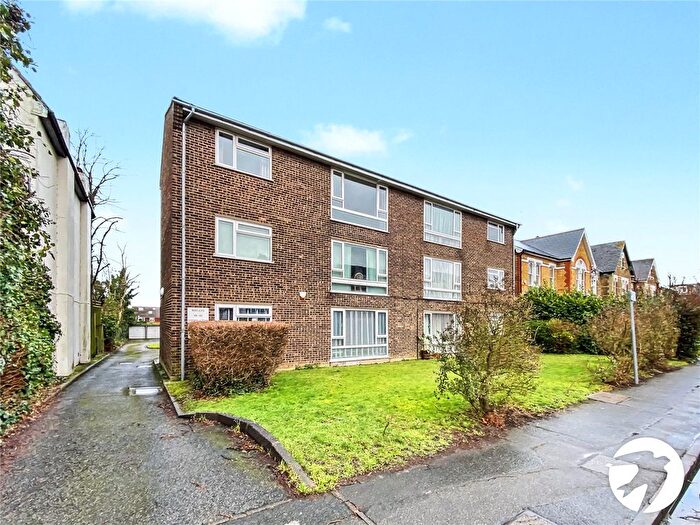 2 Bedroom Flat For Sale In Granville Road, Sidcup, Kent, DA14