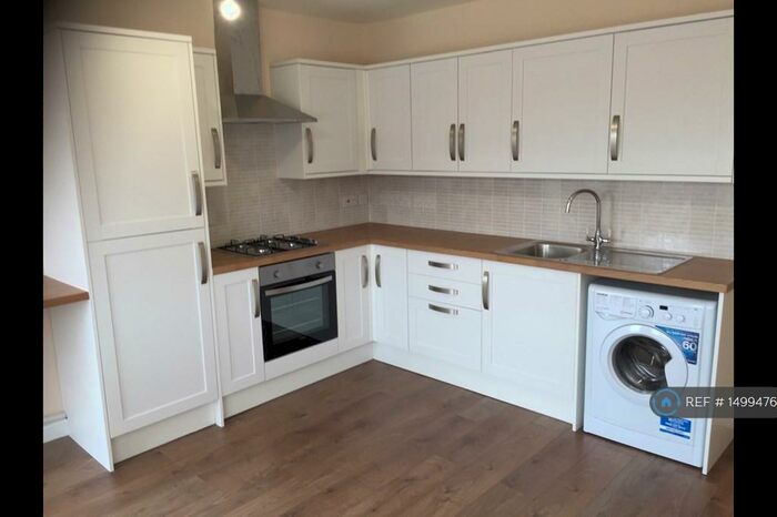 2 Bedroom Flat To Rent In London Road, Camberley, GU15