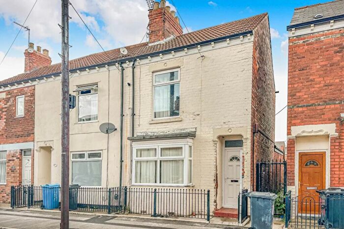 2 Bedroom Terraced House For Sale In Estcourt Street, Hull, HU9