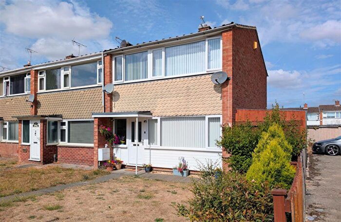 3 Bedroom End Terrace House For Sale In Russet Close, Tuffley, Gloucester, GL4