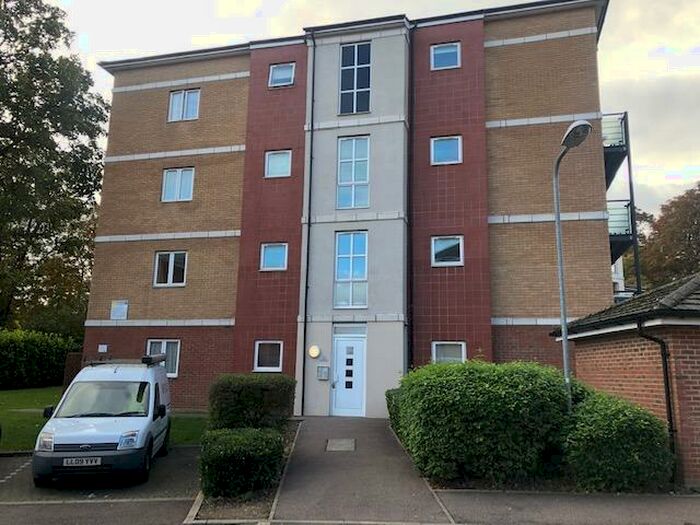 2 Bedroom Flat To Rent In The Parklands, Dunstable, LU5