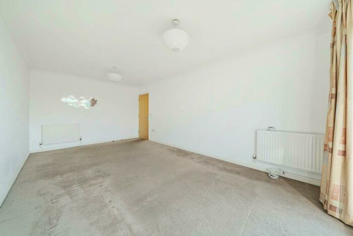 2 Bedroom Flat To Rent In Pond House, Stanmore, HA7