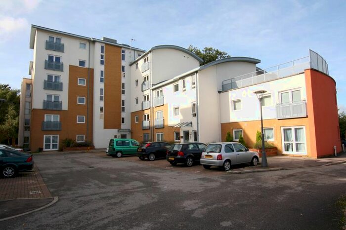 1 Bedroom Flat To Rent In Trafalgar Gardens, Crawley, RH10