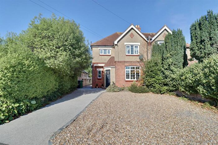 3 Bedroom Semi-Detached House For Sale In Court Lane, Portsmouth, PO6