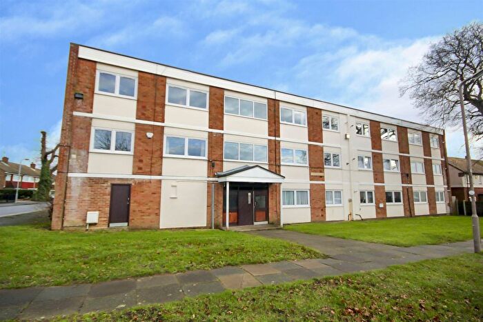 2 Bedroom Flat To Rent In Sandringham Road, Pilgrims Hatch, CM15
