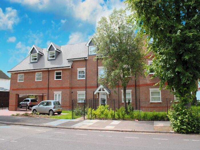 2 Bedroom Flat To Rent In Lynton Road, London, W3