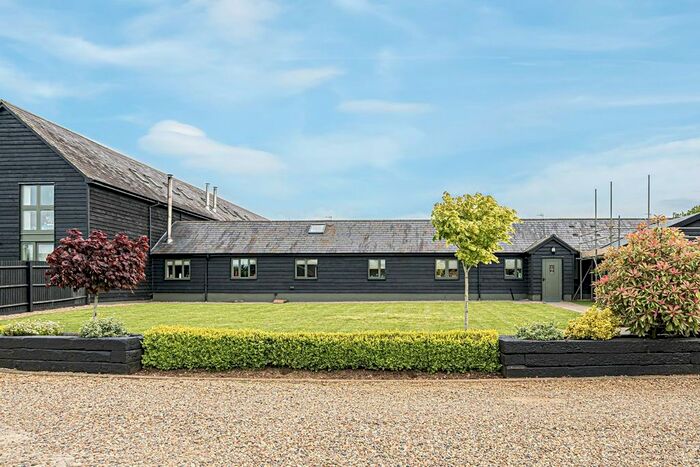 2 Bedroom Barn Conversion For Sale In Home Farm, Tingrith, MK17