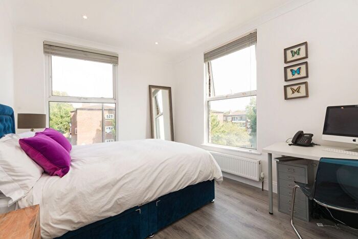 2 Bedroom Flat To Rent In The Vale, Acton, London, W3