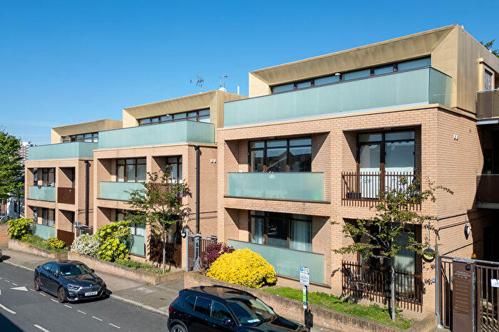 1 Bedroom Apartment To Rent In Hither Green Lane, London, SE13