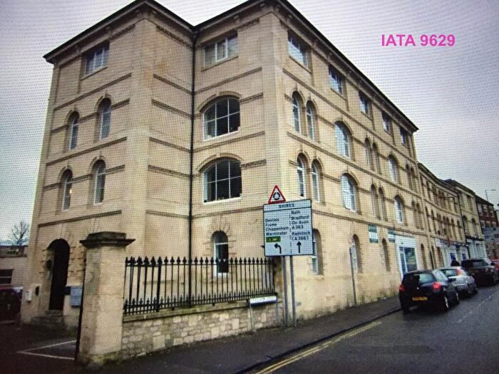 Flat To Rent In - Stallard Street (), Trowbridge, BA14