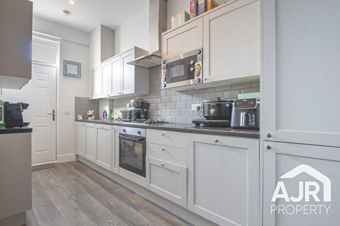 2 Bedroom Flat To Rent In Lingfield Crescent, London, SE9