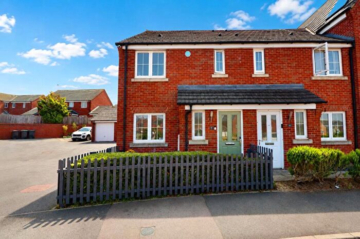 3 Bedroom End Of Terrace House For Sale In Tweed Crescent, Rushden, Northamptonshire, NN10