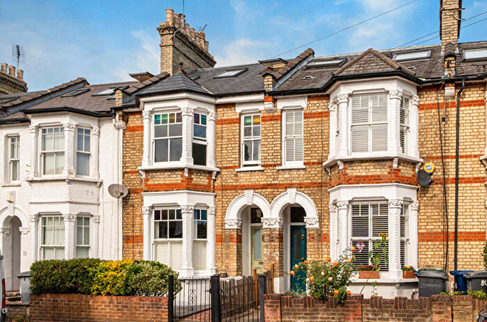 4 Bedroom Terraced House For Sale In Salisbury Road, Barnet, EN5