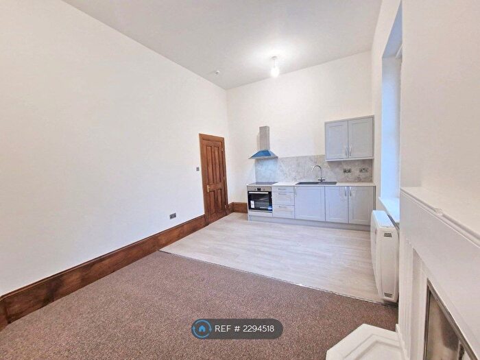 2 Bedroom Flat To Rent In City Road, Birmingham, B16