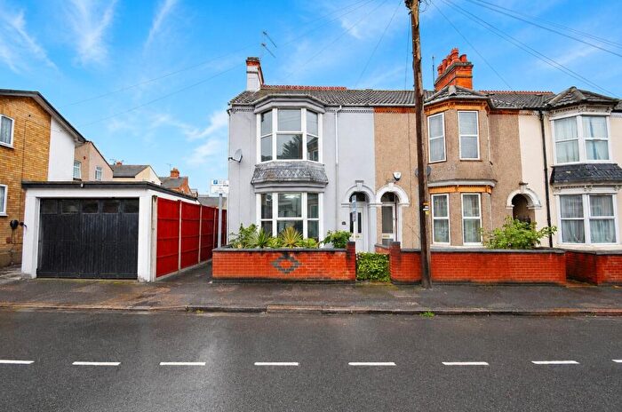 3 Bedroom End Of Terrace House For Sale In Kimberley Road, Rugby, CV21