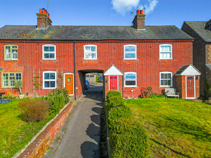 3 Bedroom Terraced House For Sale In Wingrave Road, Tring, HP23