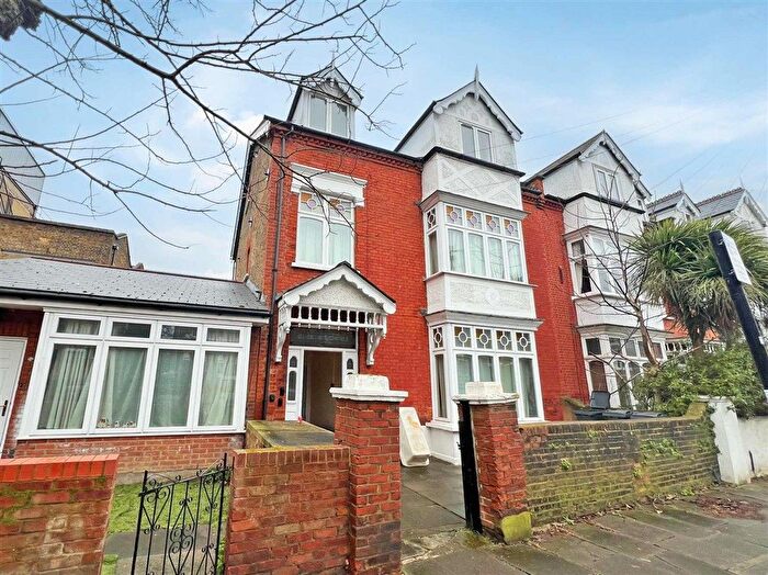2 Bedroom Flat For Sale In Ennismore Avenue, London, W4