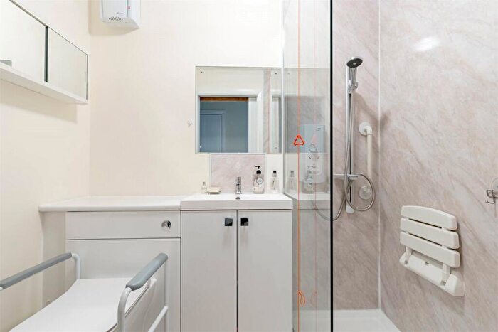 1 Bedroom Flat For Sale In Carlyle Court, Comely Bank Road, Stockbridge, Edinburgh, EH4