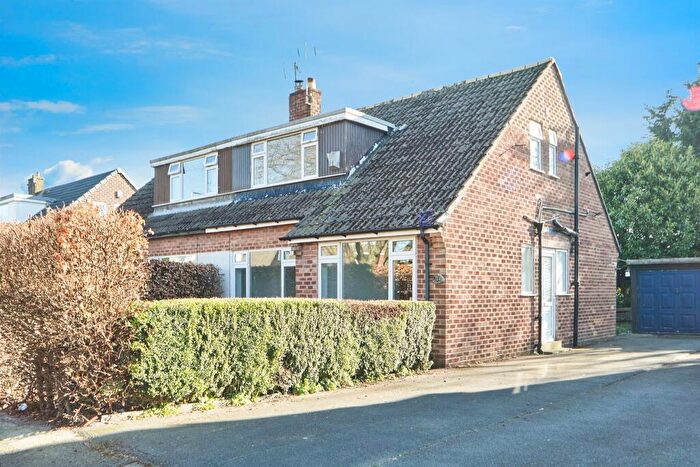 3 Bedroom Semi-Detached House For Sale In Victoria Close, Yeadon, Leeds, LS19