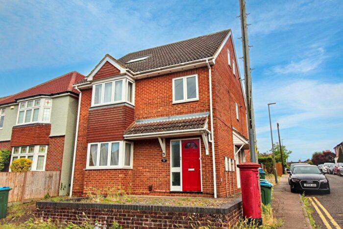 Flat To Rent In Abbotts Vale Vale Road, Aylesbury, HP20