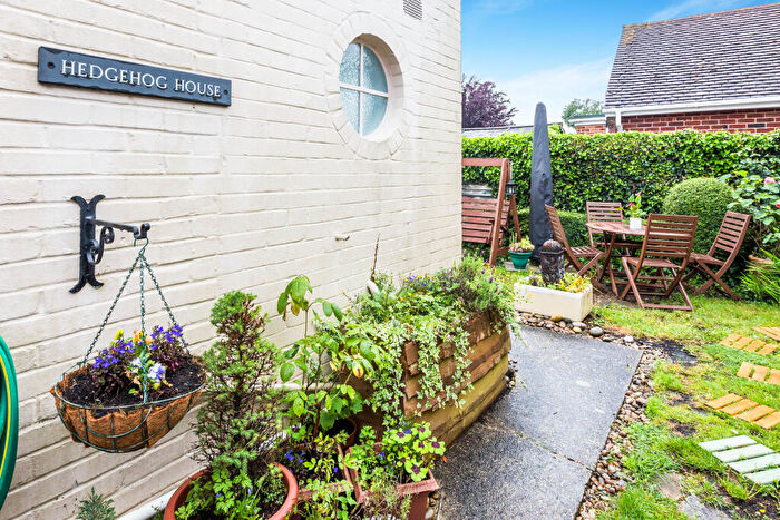 1 Bedroom Flat To Rent In Grosvenor Road, PO19