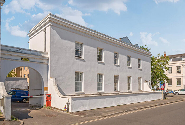 1 Bedroom Apartment For Sale In Bath Road, Cheltenham, Gloucestershire, GL53