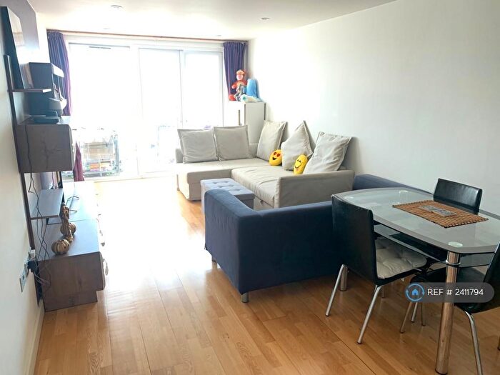 2 Bedroom Flat To Rent In Elm Road, Wembley, HA9