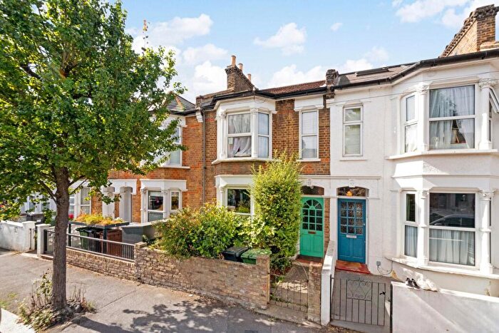 2 Bedroom Flat For Sale In Darfield Road, Brockley, London, SE4