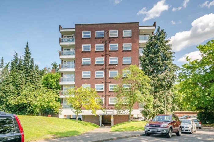 2 Bedroom Flat To Rent In Fairview Court, Hendon, London, NW4