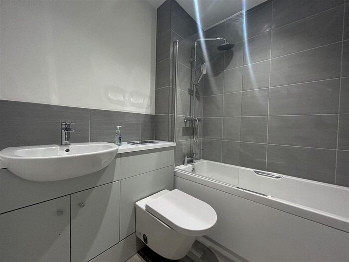 2 Bedroom Flat To Rent In Station Approach, Ashford, TW15