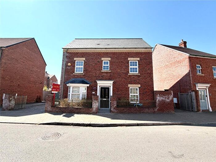 3 Bedroom Detached House To Rent In Culbone Road, East Wichel, Swindon, Wiltshire, SN1