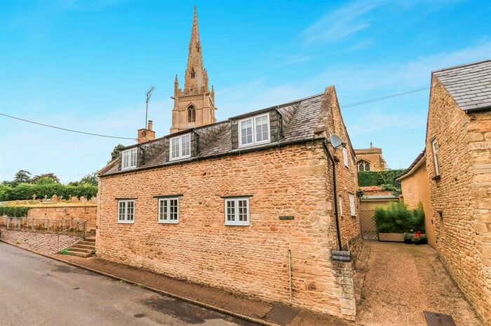 4 Bedroom Detached House For Sale In School Lane, Islip, Kettering NN14