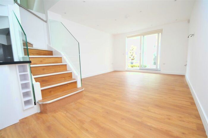 2 Bedroom Flat To Rent In Wilbury Avenue, Hove, BN3