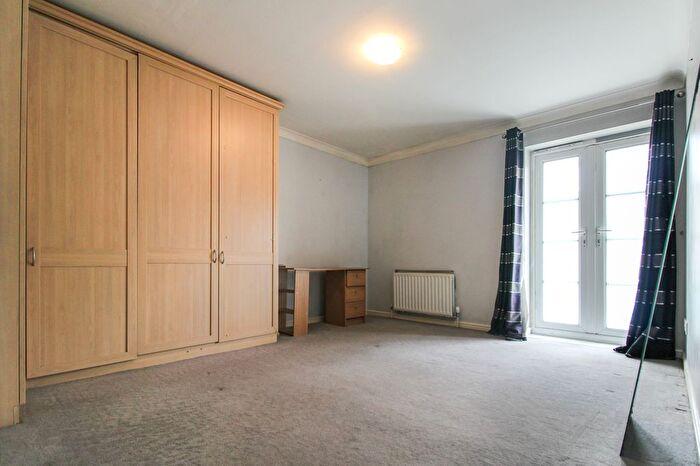 2 Bedroom Flat To Rent In Birkenhead Avenue, Kingston Upon Thames, KT2