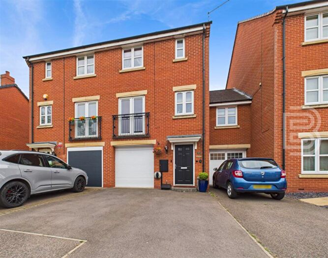 4 Bedroom Town House For Sale In Brodie Close, Rugby, CV21