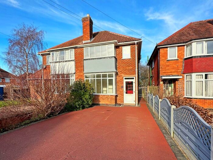 3 Bedroom Semi-Detached House To Rent In Redlands Road, Solihull, B91