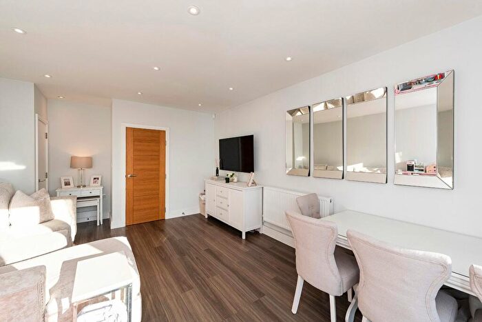 3 Bedroom End Of Terrace House For Sale In Chailey Close, Sidcup, DA15