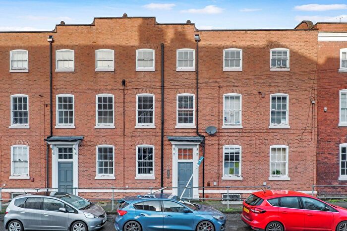 2 Bedroom Flat For Sale In Flat B, Bath Road, Worcester., WR5