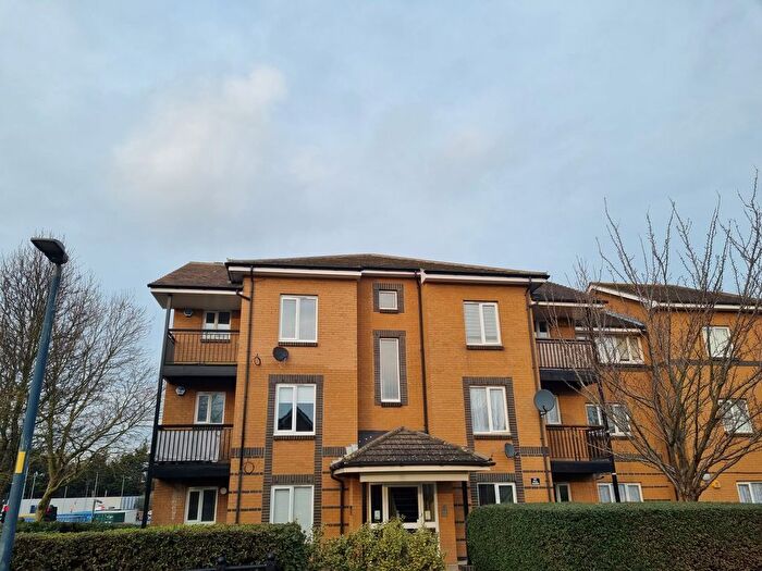 2 Bedroom Flat To Rent In Anchor Close, Barking, IG11