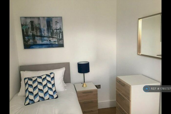 2 Bedroom Flat To Rent In Arrowhead House, Luton, LU4