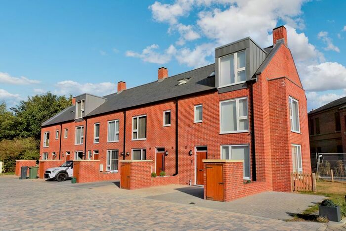 3 Bedroom Terraced House To Rent In Whitecroft Park, Gatcombe Manor, PO30